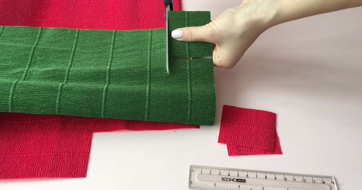 Cách làm một bó hoa hồng hoàn chỉnh bằng giấy nhún -b3